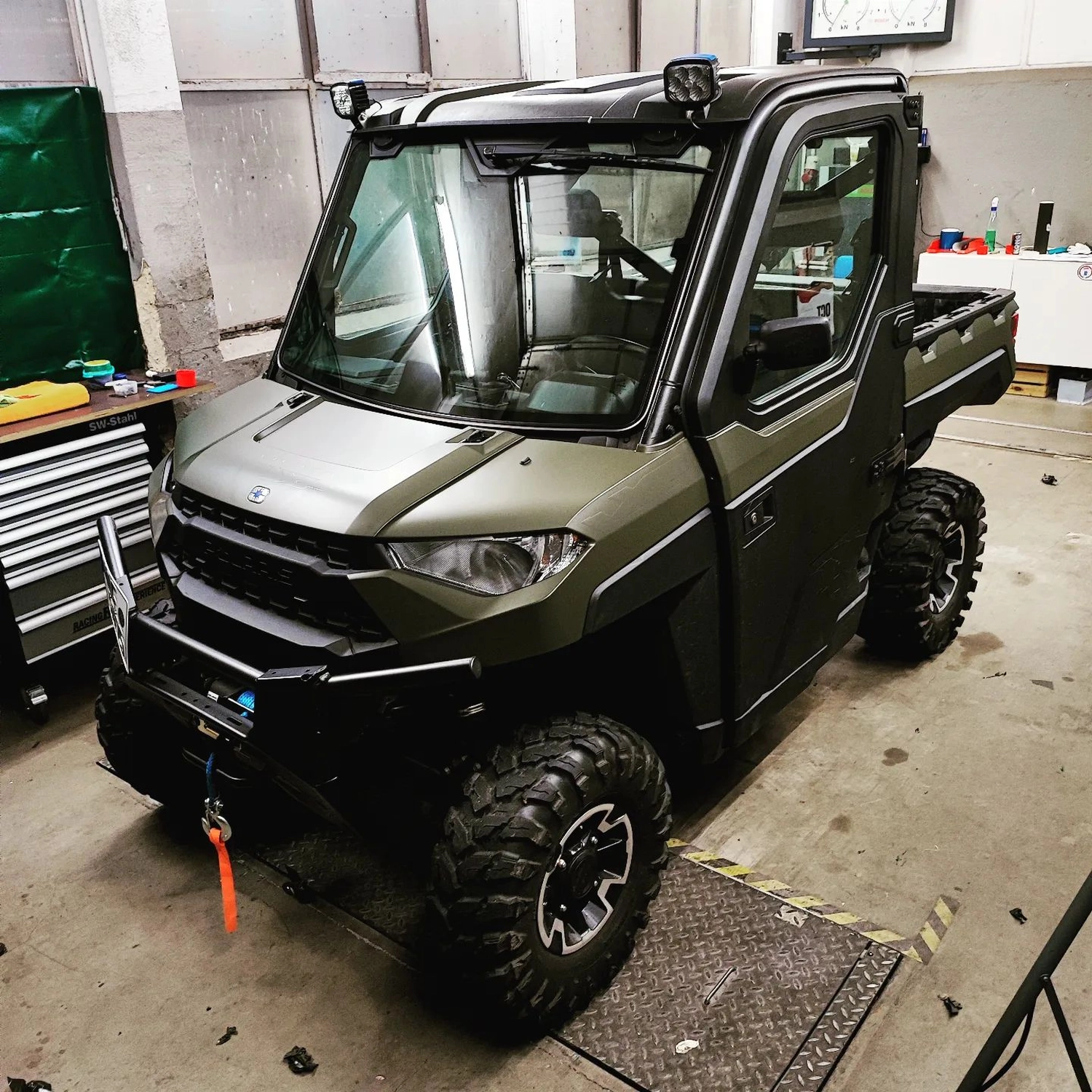 Polaris Ranger in oliv matt Der Allrad fürs grobe von Wrap Society Foliendesign