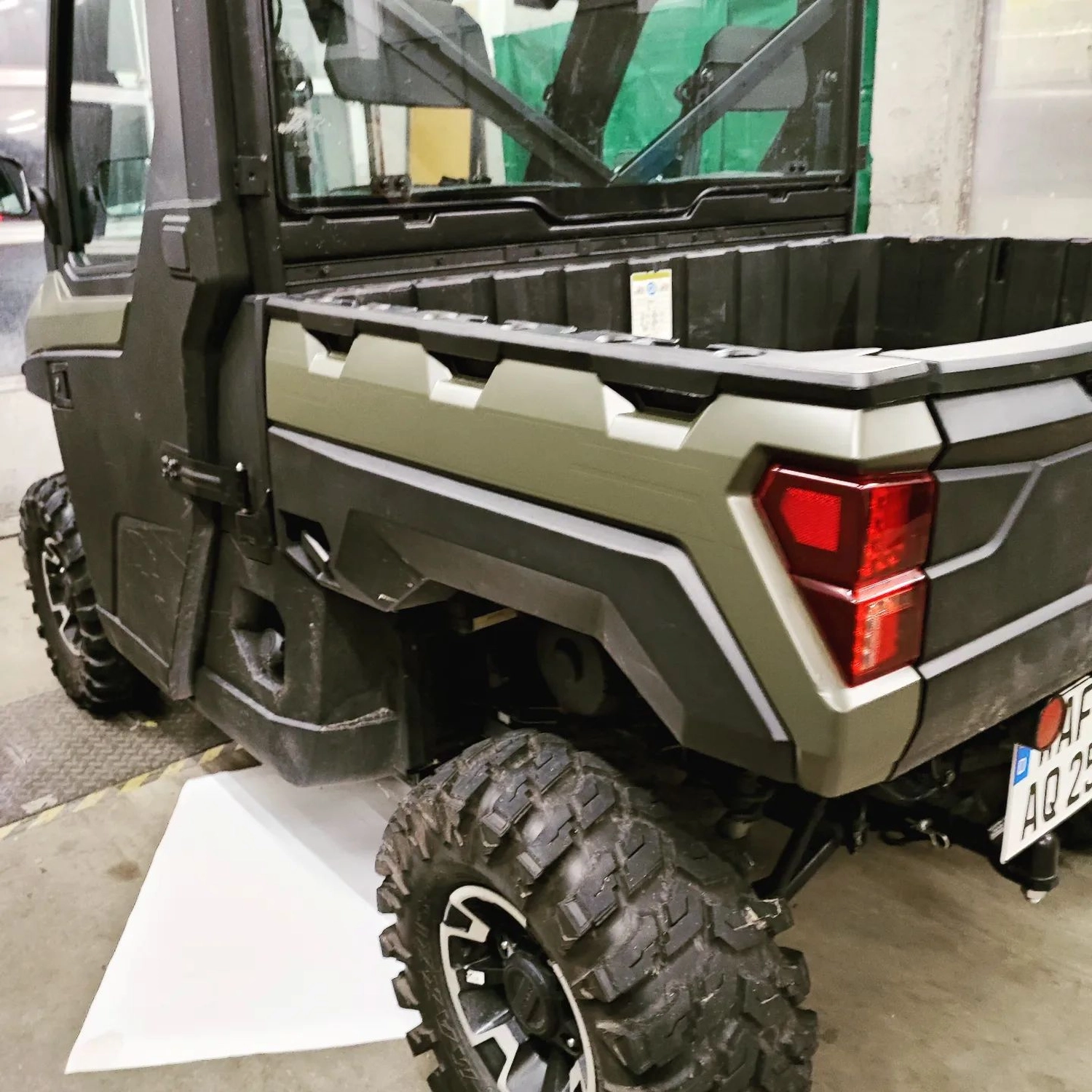 Polaris Ranger in oliv matt Der Allrad fürs grobe von Wrap Society Foliendesign