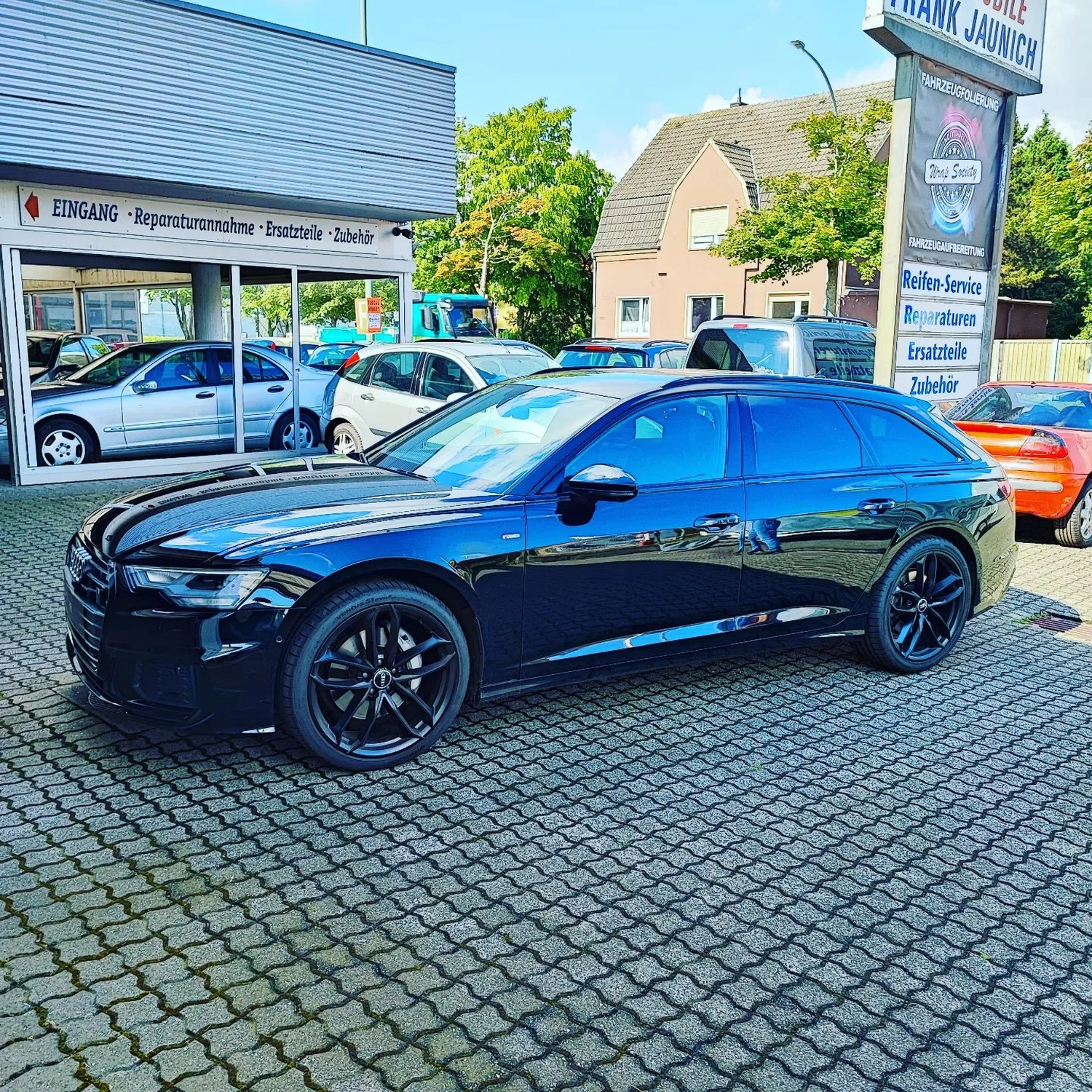 Audi A6 Avant Chrome Delete das ganz große Programm Kühlergrill, Lufteinlässe, Fensterrahmen, Dachreling, Kofferraum Leiste und Auspuffblenden von Wrap Society Foliendesign