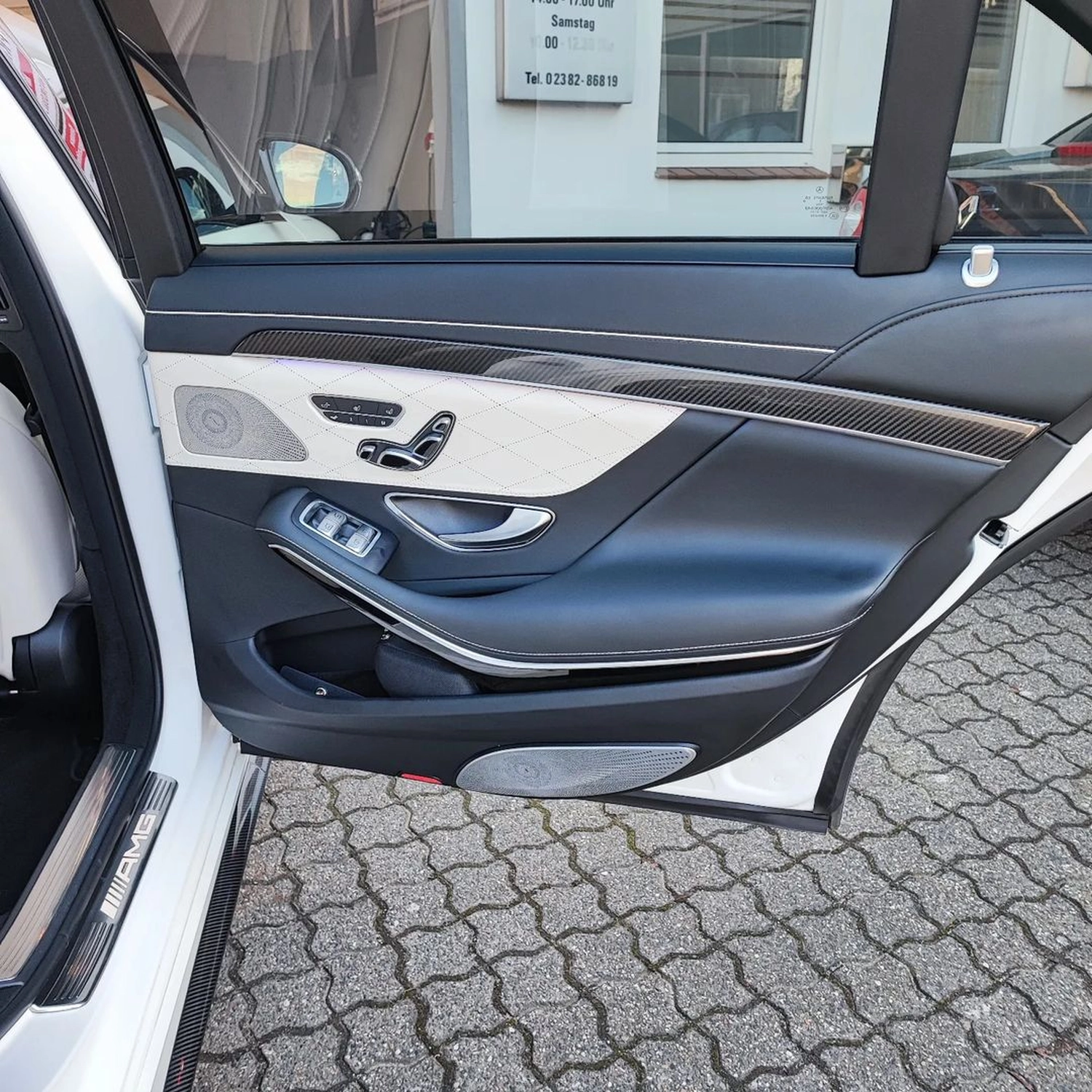 Mercedes S63 - intensive Lederreinigung und -Pflege von Wrap Society Foliendesign