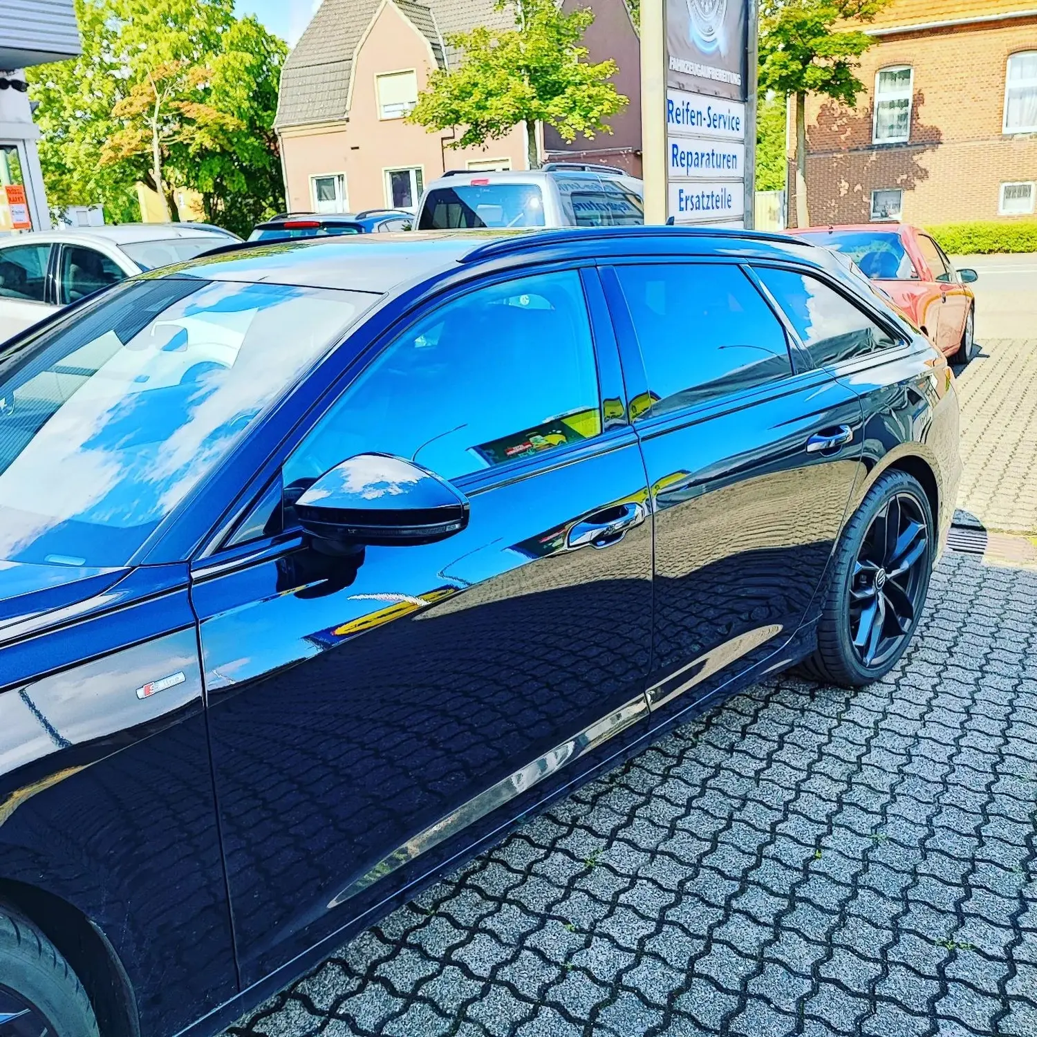 Audi A6 Avant Chrome Delete das ganz große Programm Kühlergrill, Lufteinlässe, Fensterrahmen, Dachreling, Kofferraum Leiste und Auspuffblenden von Wrap Society Foliendesign