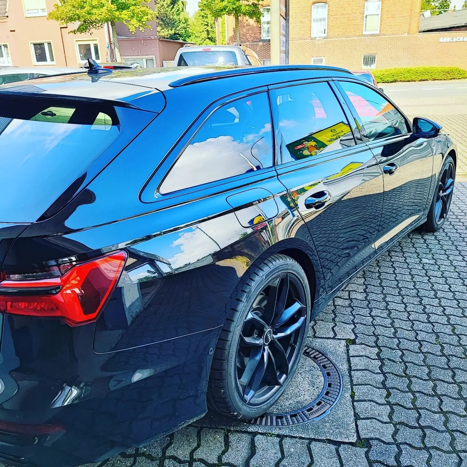 Audi A6 Avant Chrome Delete das ganz große Programm Kühlergrill, Lufteinlässe, Fensterrahmen, Dachreling, Kofferraum Leiste und Auspuffblenden von Wrap Society Foliendesign