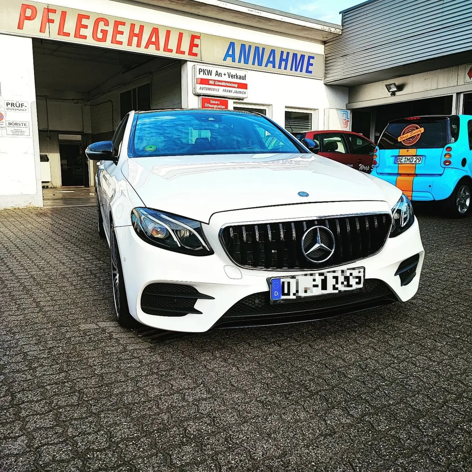 Mercedes W213 Chrom Delete schwarze Spiegel und noch ein neuer Panamericana Grill von Wrap Society Foliendesign