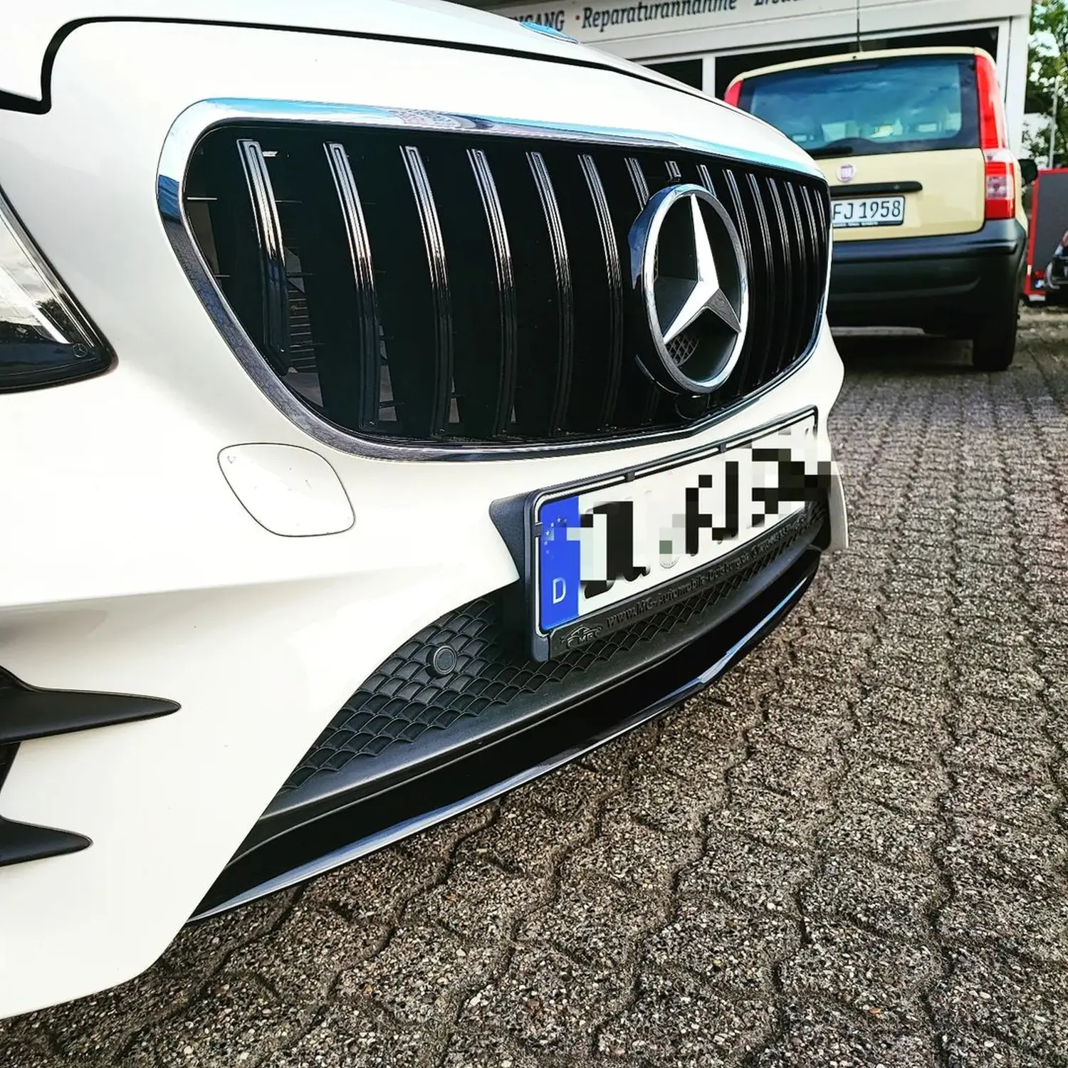 Mercedes W213 Chrom Delete schwarze Spiegel und noch ein neuer Panamericana Grill von Wrap Society Foliendesign