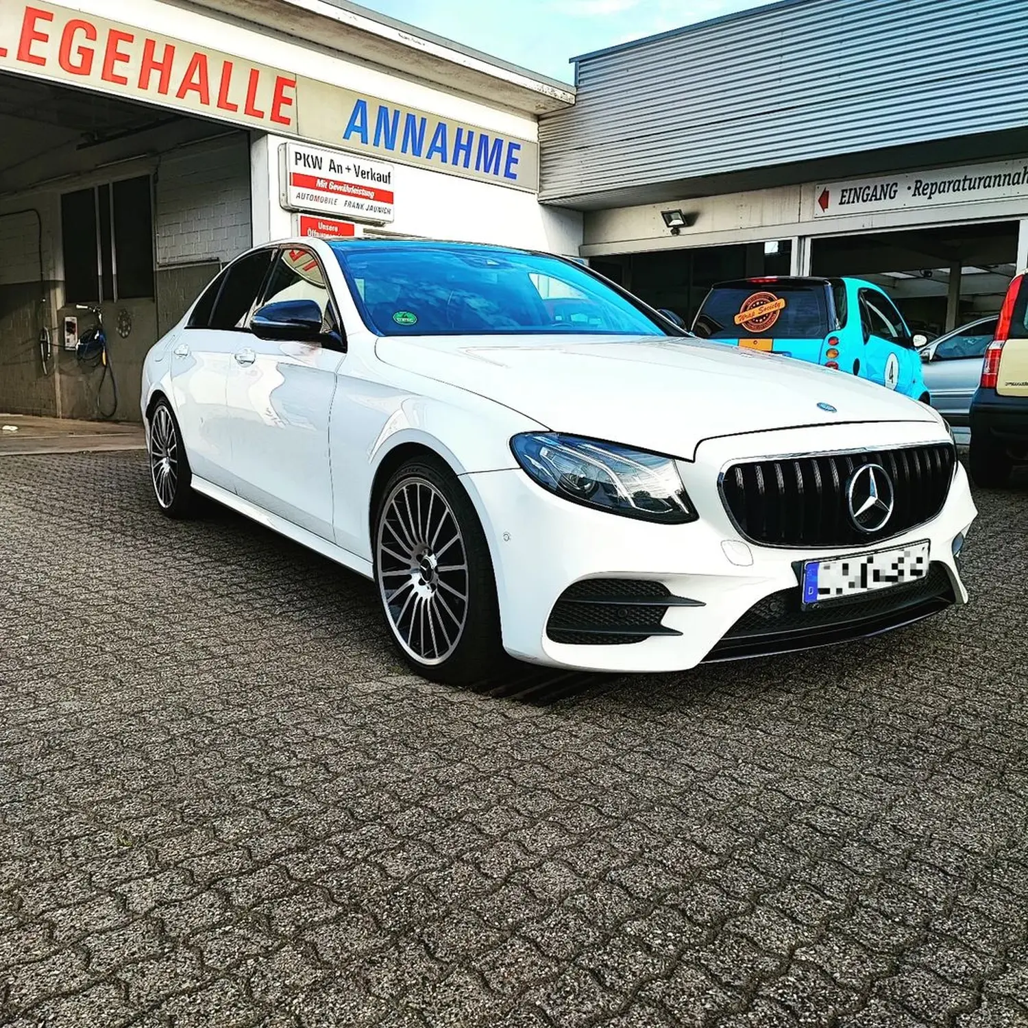 Mercedes W213 Chrom Delete schwarze Spiegel und noch ein neuer Panamericana Grill von Wrap Society Foliendesign