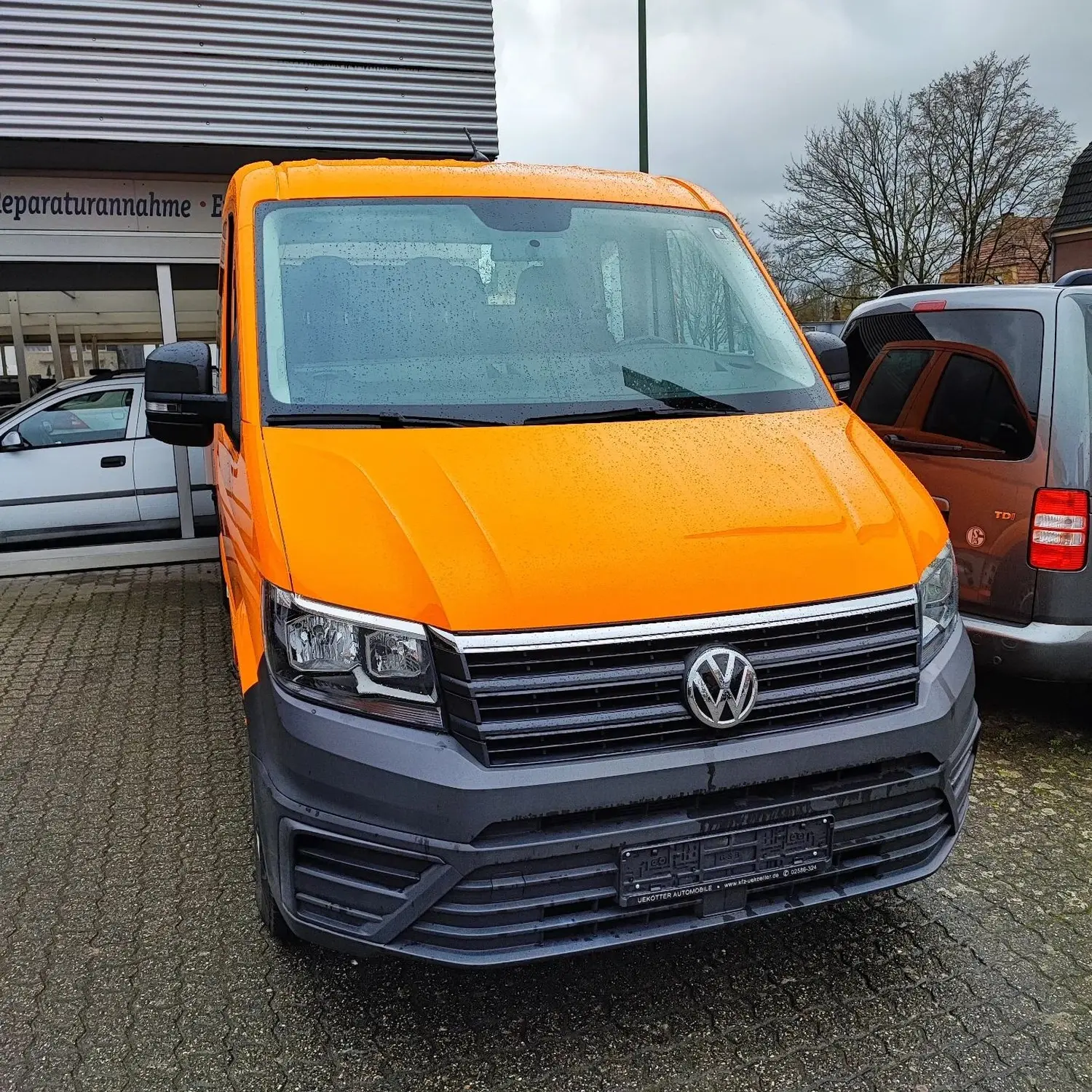 VW Crafter von weiß auf kommunalorange für die Stadt von Wrap Society Foliendesign