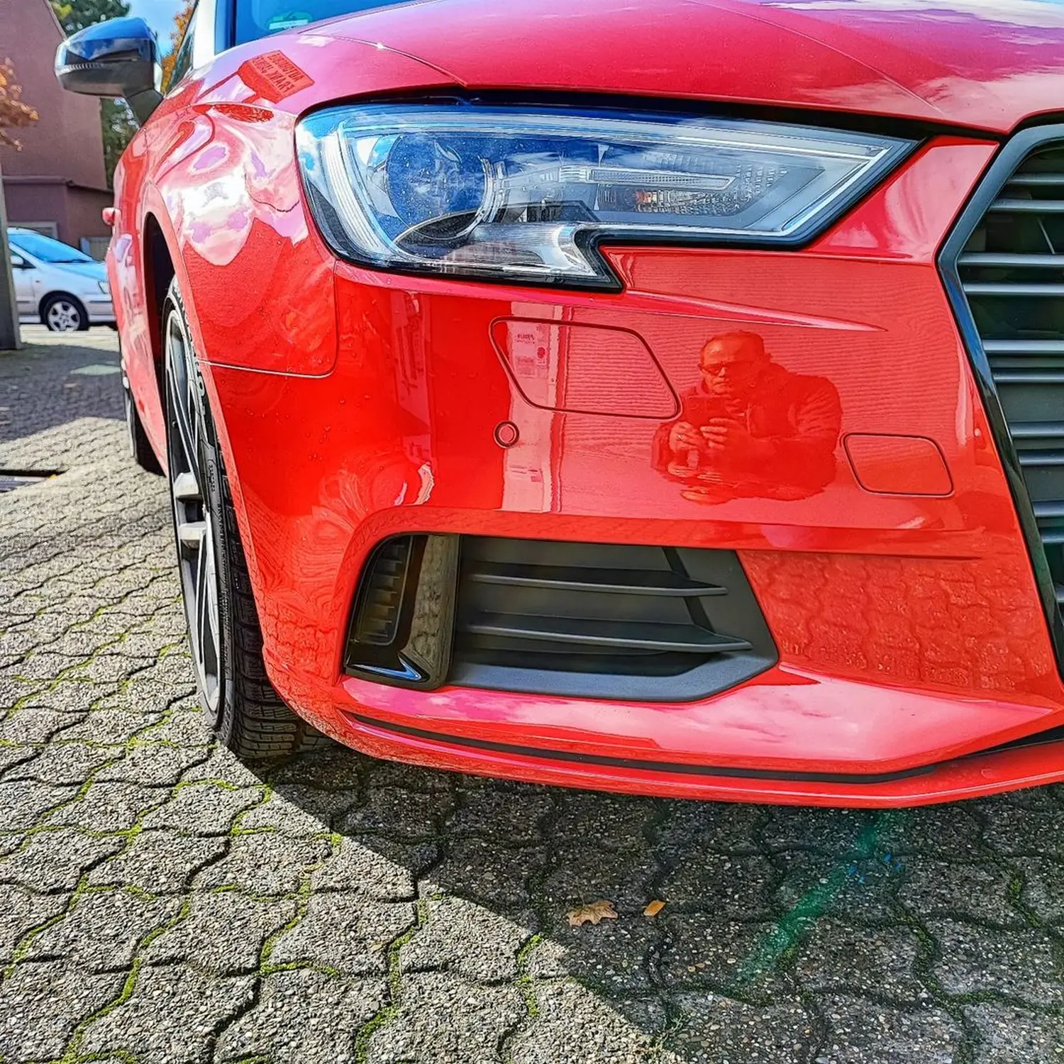 Cupra Leon mit jeder Menge schwarzer Details und Cupra Streifen Grill, Blades, Schwert, Schweller und Dach wurden schwarz foliert von Wrap Society Foliendesign